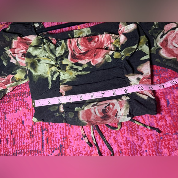 Floral lace up back crop top with flowy sleeves | Brand: Windsor - Picture 12 of 12